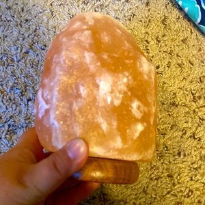 Pink Himalayan salt lamp